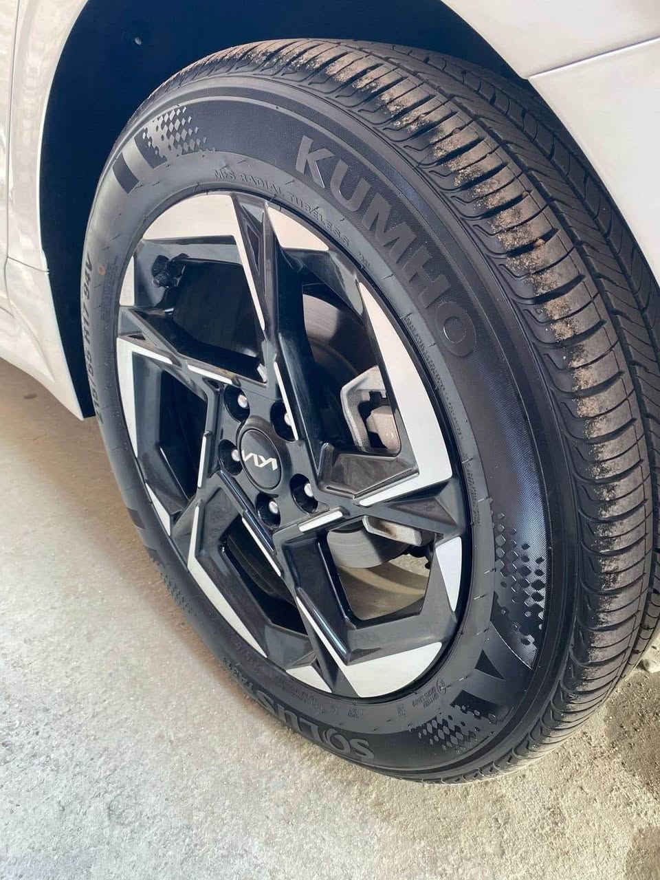 السلام عليكم

كي فايف 2024 خليجي 

ضمان شركه دوليه 

مكفولة  

ماشيه (22) الاف 

فول موصفات 

بانوراما 

بصمه 

كشنات جلد 

كشن كهرباء 

حساس امامي خلفي 

شاشه نفكيشن 

كامره خلفيه دواره

شاحن واير ليس 

تبريد شاشه

جنطه ذكيه 

لايت زنون 

لد نهاري 

تبريد خلفي 

نضام ترحيب 

اناره خارجيه 

مود درايف 

نضام عرض لكامره 

دشبول شاشه  

سيارة جديده  

مكان السيارة بصره 

*********** البصرة, العراق
