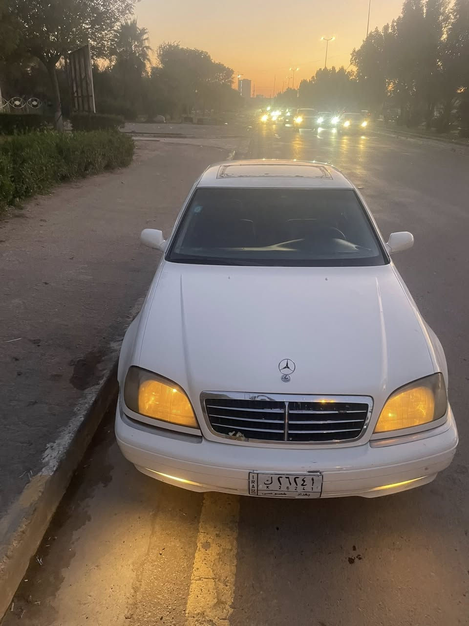 سلام عليكم سانك يونك مارسيدس  محرك 320 فول فول موصفات  محرك قبل يومين بدلته جديد وارد يابان كلفني 12$ 
كير وتبريد مكفول السيارة بيهة ٣ قطع صبغ ابيع احزام 
الموصفات 
١-تحكم ستيرن 
٢- فتحة بل سقف 
٣- كشتات جلد 
٤- تدقئة تبريد بل كشنات
٥- سماعات BOOS
6-كشنات كلهة كهرباء فول VIB
٧-تبريد قطعتين 
٨-خزن ميموري 
٩- ثلاجة بل جكمجة 
١٠-بردات خلفية
١١-قفل مركزي 
١٢- شاشة اني شادهة سعرها 150 $
١٣- تخم تاير جديد بيهة 
١٤-صدرها ٧٥ ٪؜ سبب شوارع العراق 
هاي كل تفاصيل السيارة ذكرتهة عنواني بغداد السيدية تقاطع درويش السعر المطلوب 68 بسعر صيني الله شاهد 
***********
