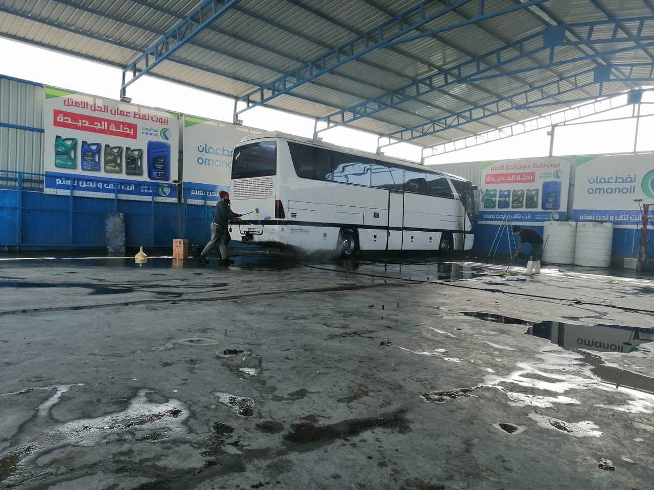 باص متواجده في النجف الاشرف للبيع بسمي 403 52نفر مرسدس ابيض ملصق وهزه ورقم انكليزي
مكينه وكير وكسل مكفولات وحديديه جديده وتخم تاير كهربيات كلها شغاله سنويه 28 وخط وبحث وجهاز تبريد جديد فوكها ***********
***********
