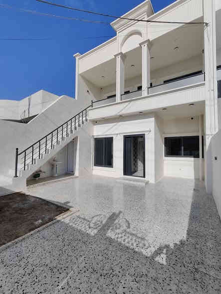 #دار طابو صرف بناء حديث فول 
#المساحة 187،5 الوجهة 7،5 
شارع عريض 20 متر 
#العنوان القادسية1 قرب نادي سولاف
#يتكون الدار من طابقين 
#الطابق الاول (كراج وحديقة و استقبال و مطبخ حار وبارد و هول وغرفتين نوم و صحيات داخلي وخارجي )
#الطابق الثاني (غرفتين و هول و صحيات )
#السعر مراسلة الصفحة 
#للاستفسار اكثر مراجعه عقارات كركوك عهد الوصال او الاتصال على الارقام التاليه 👇 
***********
***********
نتعامل فقط في الطابو
