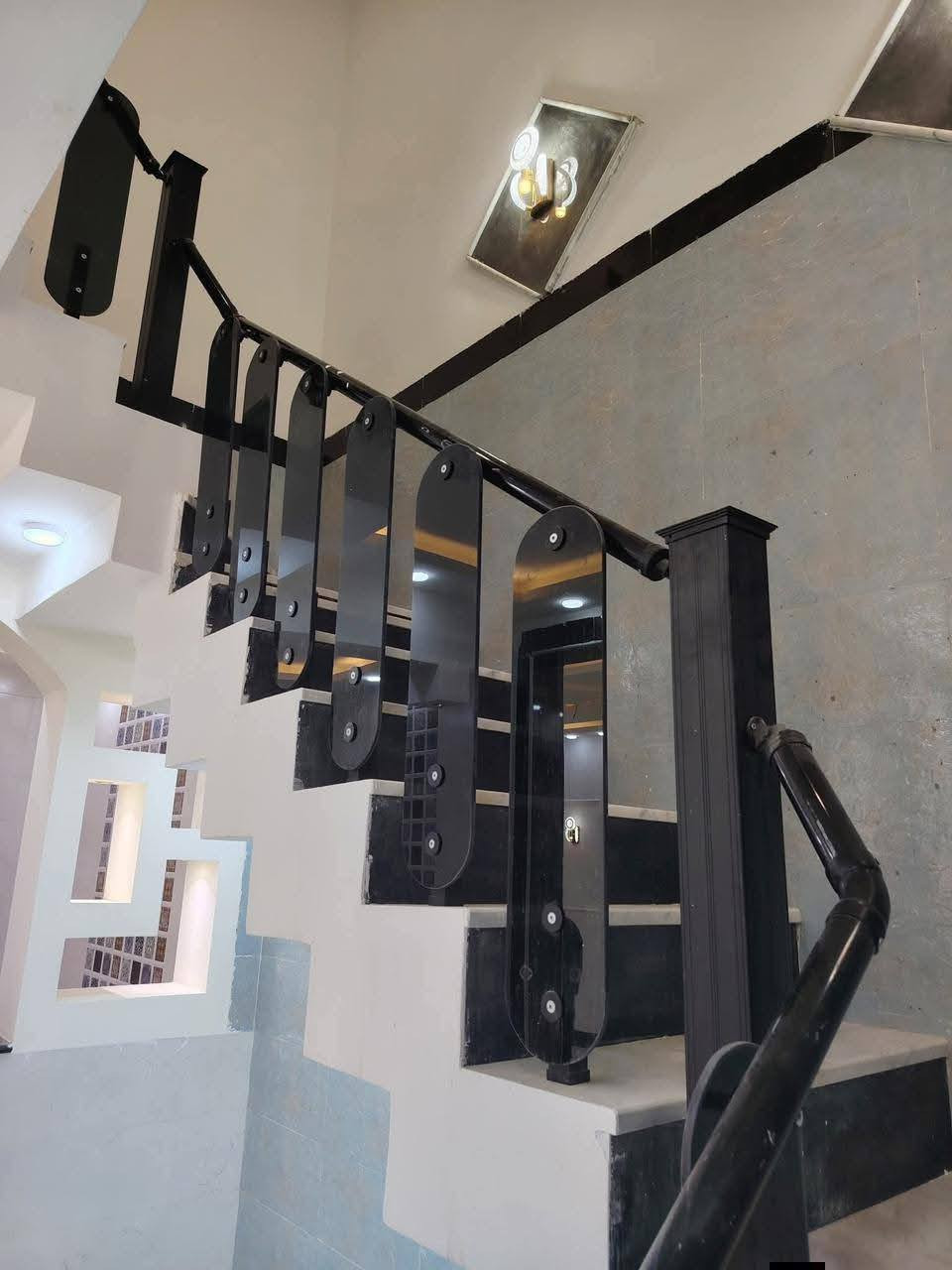 سلام عليكم ورحمة الله بيت طابقين 112 متر
مقابل مستشفى الكفيل 
العنوان حي الفتح خلف تجاري مباشر سند ٢٥ كامل خدمات ماء مجاري كهرباء وتبليط تحويل بسمك وقرار محكمه

البناء طابوك جمهوري درجه اولى
ديكورات مغربيه ارضيه مرمر واجه ملكيه

البناء فول بس جيب ملابسك وكعد

تفاصيل البيت

استقبال وصاله ومطبخ وصحيات داخليه وخارجيه ومنور

الطابق الأول
٣ غرف نوم وصاله وصحيات وسطحين

الاستفسار ***********
***********

بسعر مغري بلاش
