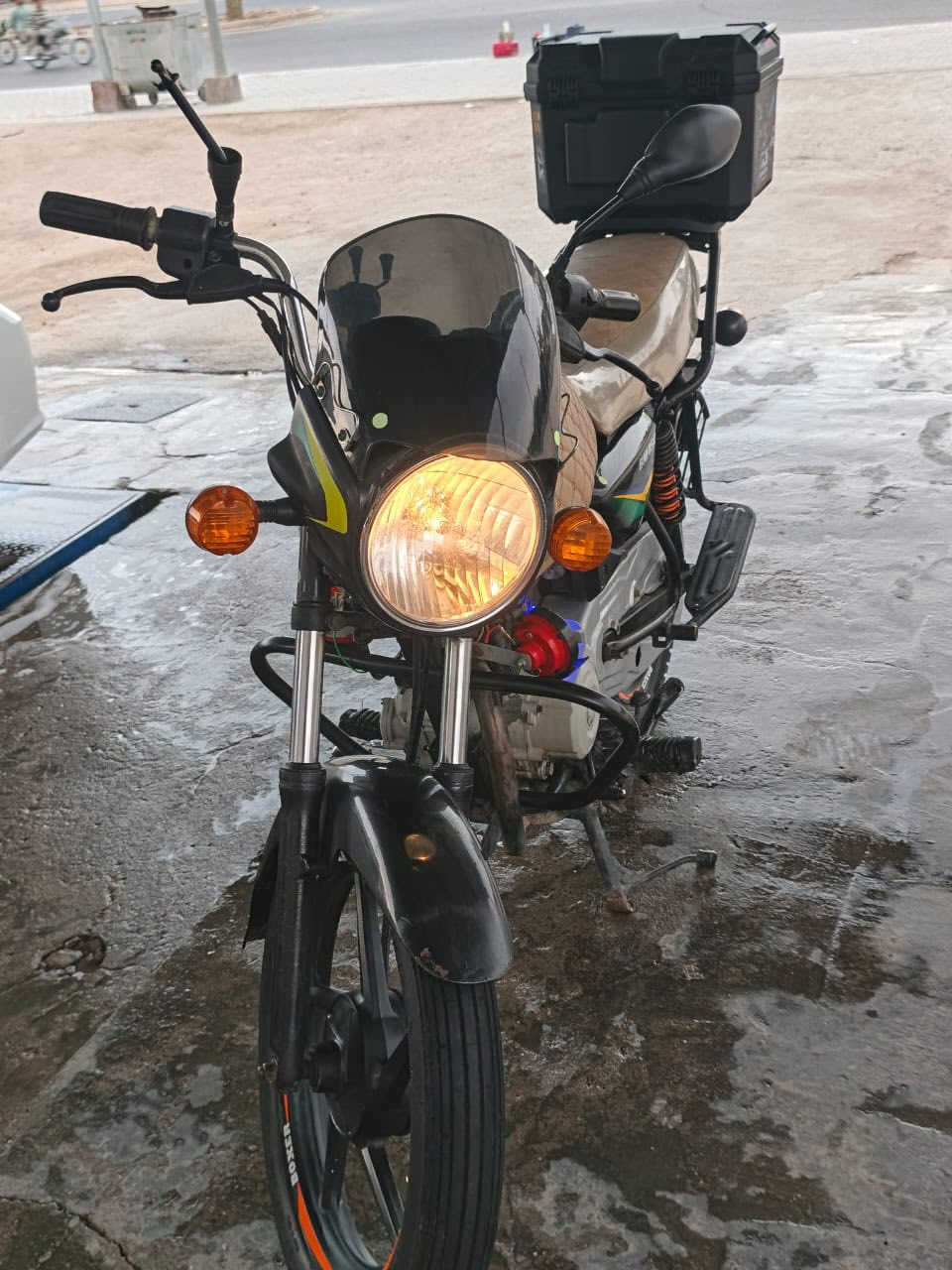 السلام عليكم ماده علانيه رقم صاحب دراجه ***********
عنون ام قصر بوكسر (2019) السعر مليون و300 بيها مجال قليل 
الدراجه نضيفه 
ما متعوبه علا ايدي
كهربائيات جاهزه 
كلشي شغال 
هورن طاط مخليلها
مدوشمه نضيفه الدراجه ما متعوبه مجفته مره وحده تجفيت مال وكاله 
اوراقها كامله كلهن
