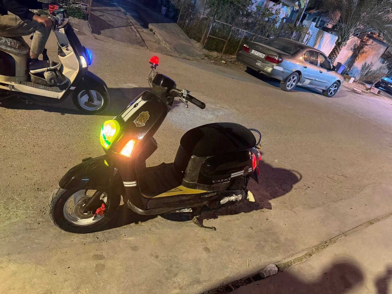 السلام عليكم دراجه ماكس بوليس لبيع مختمه كامله كهربايات كله شغال سلف هندر مكينه خرسه اشاير كلوبات كله شغال ماكو اي نقص تايرات جديده مكينه ما مفتوحه برغي بيها السعر 550 بيها مجال حك الجيه راسلني أو اتصل *********** المكان الخالص هبهب
