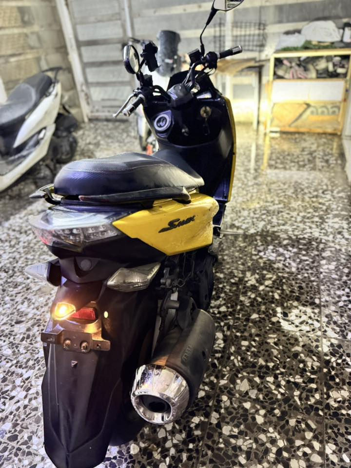 سلام عليكم دراجه SMXجيل 13 مجفته مره وحده وتجفيت درجه اولى ودراجه خير من الله بس كشره شويه تعبان ولمكينه مو كله مجفته بس الزنجيل مبدله بيه وبعد مامبدل بيه شي  هاي كدام عينك الدراجه اشاير واكفه النوزل شويه وصخ اله تقتح النوزل تدكه يلا تشتغل الباقي كله كامل وتجي تشوف الدراجه كدام عينك 
الدراجه مال شغل وزينه للجناي 
بيه لايت زينون اصلي وباتري جديد اصلي نص نكره تشتغل 
قبق مسح مو نفخ 
مكاني المشتل قرب المجلس بلدي 
*********** 
السعر 800 وبيه مجال بصيط للشراي 
اتصل ودلل
