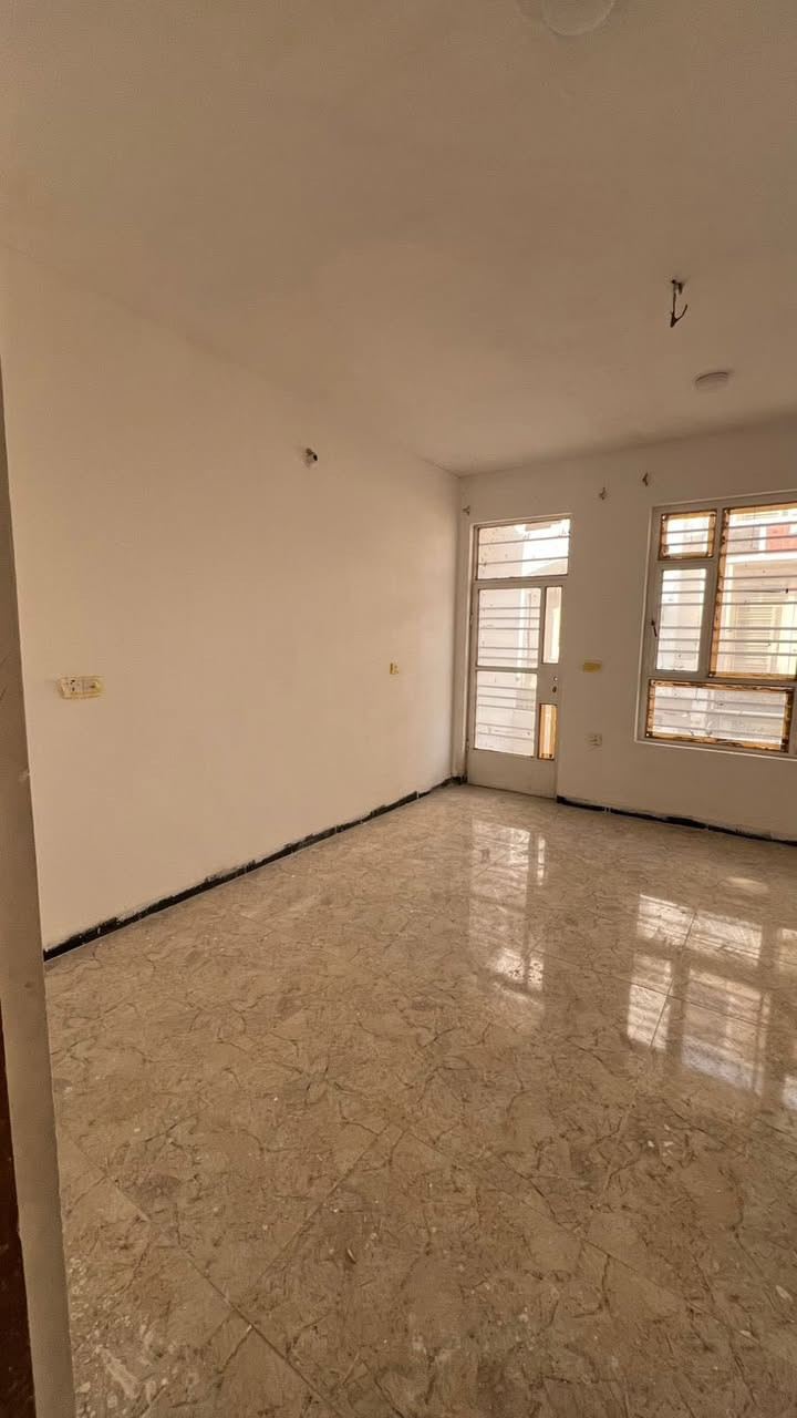 للإيجار بيت 50 متر – 3 طوابق
📍 الموقع: المربع الرئاسي، مقابل السدة، خلف كلية الفارابي
🛏️ غرفتان نوم
🛋️ استقبال
🍳 مطبخ
🚿 خدمات عدد 2
💰 الإيجار: 500
📞 الاتصال: ***********
