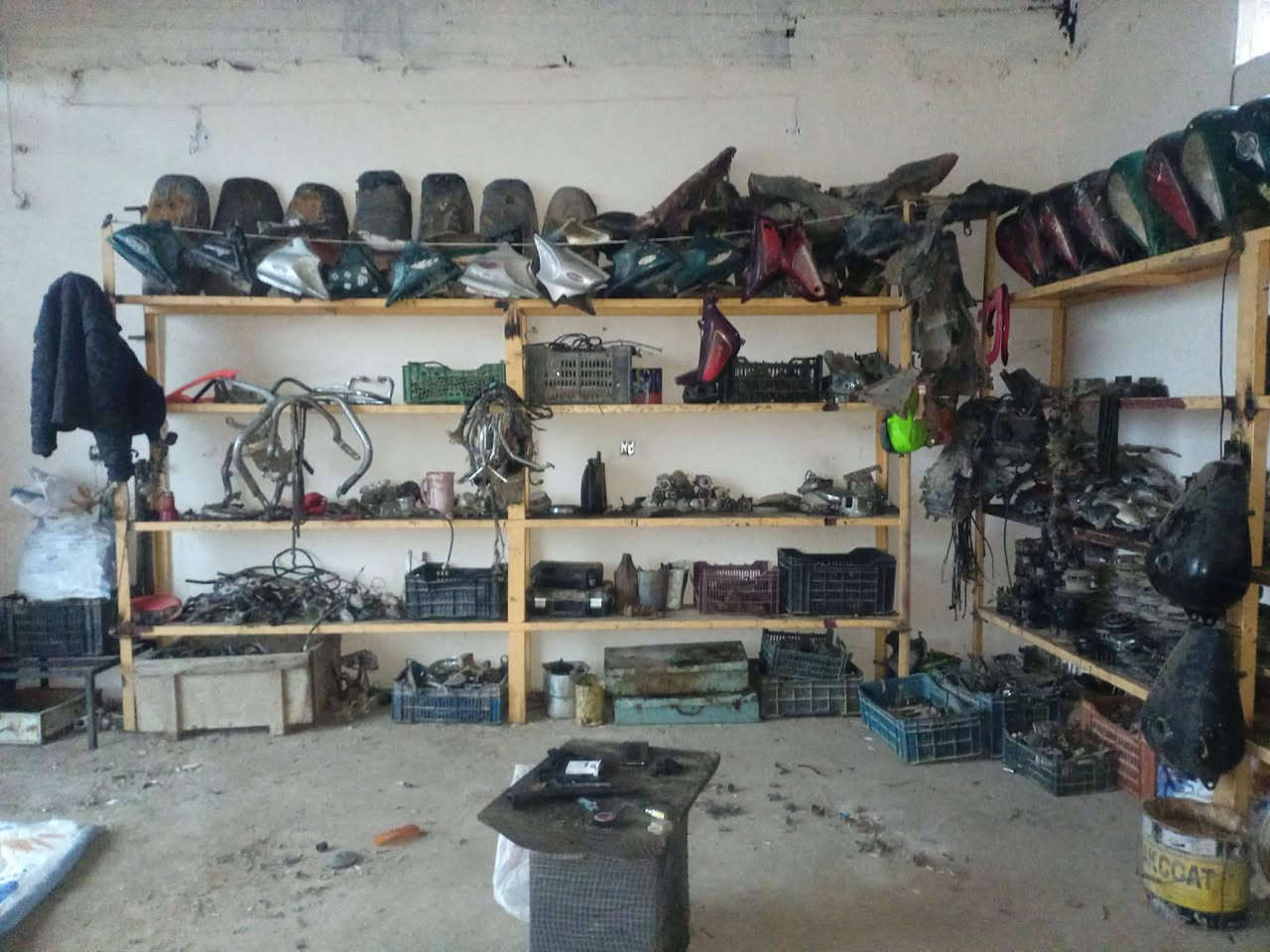 سلام عليكم اغراض ماطورات للبيع محل كامل بأنواعها العنوان بلد حولي البنون سعر خاص رقم الهاتف ***********
