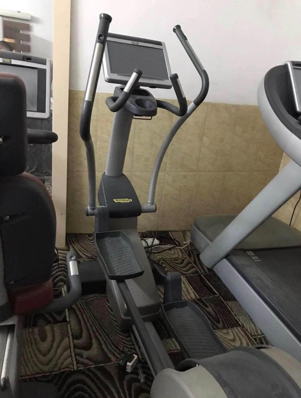 جیهازی یاری ئاسن لە ماڕکەی technogymی ئەڵمانی جیهازەکان بێ کێشەن وەکو نوێیە تەنیا ١٥ ڕۆژ بەکارهاتووە نرخی 70 گەڵاو مەجالێکی کەم بۆ زانیاری زیاترپەیوەندی بەو ژمارەوە بکەن 
*********** أربيل, العراق
