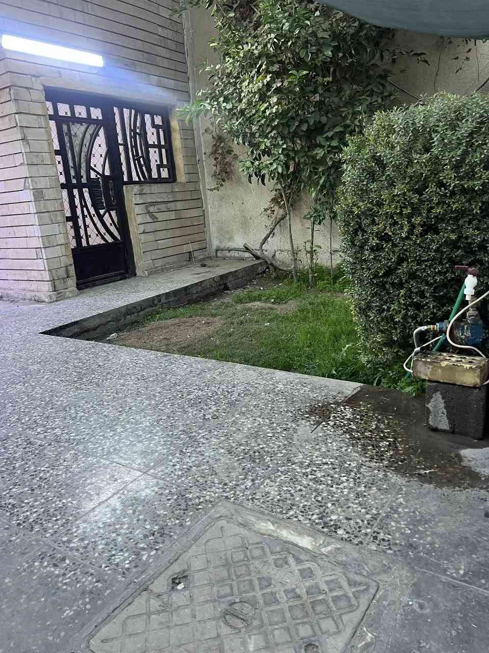 لليجار مشتمل ١٥٠ متر السيديه الظباط يحتوي كراج حديقه صاله مطبخ خدمات صحيه وغرفتين نوم عدد ٢ ايجار ٩٥٠ بي مجال 
***********
