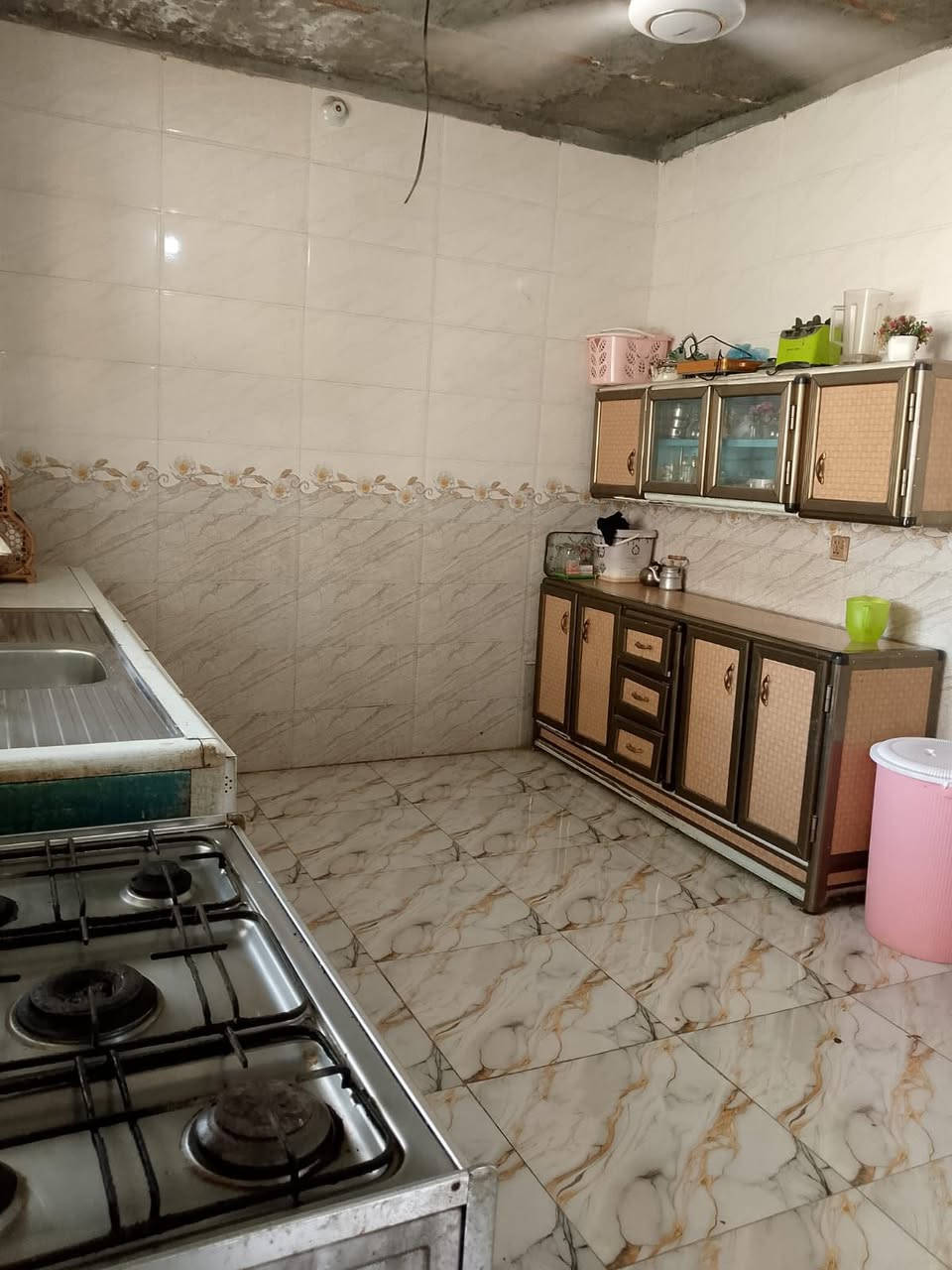 دار للبيع 
يحتوي على غرفه نوم وغرفه سويت  وصاله وستقبال ومطبخ مساحه الدار 200متر سده الهندية معافات حي النصر
***********
