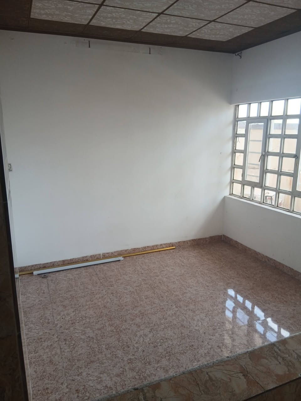 شقه للايجار باب مستقل في الموصل حي الحدباء  استقبال هول غرفه نوم مطبخ صحيات سطح 
*********** ابو سيف 
*********** ابو احمد 
*********** ابو احمد 
عقارات اليمامة حي السكر قرب مستشفى الخنساء 
نستقبل جميع العروض
