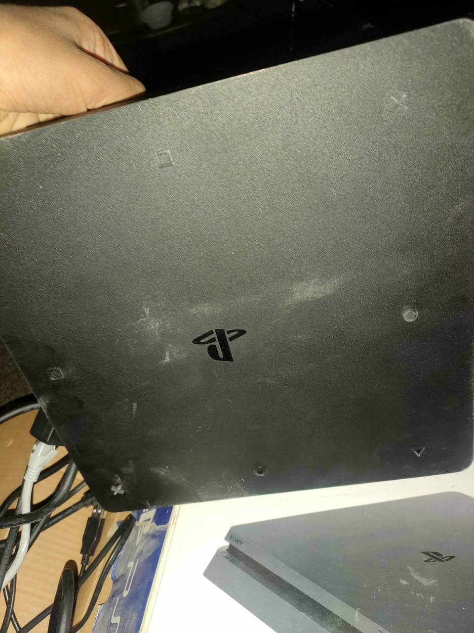 السلام عليكم بلاي 4 سليم الذاكره 1 تيرا مهكر بي 13 لعبه البلاي نظافته 100 على 100 للبيع سعر 350 وبي مجال المكان بغداد البلديات الرقم *********** واتساب
