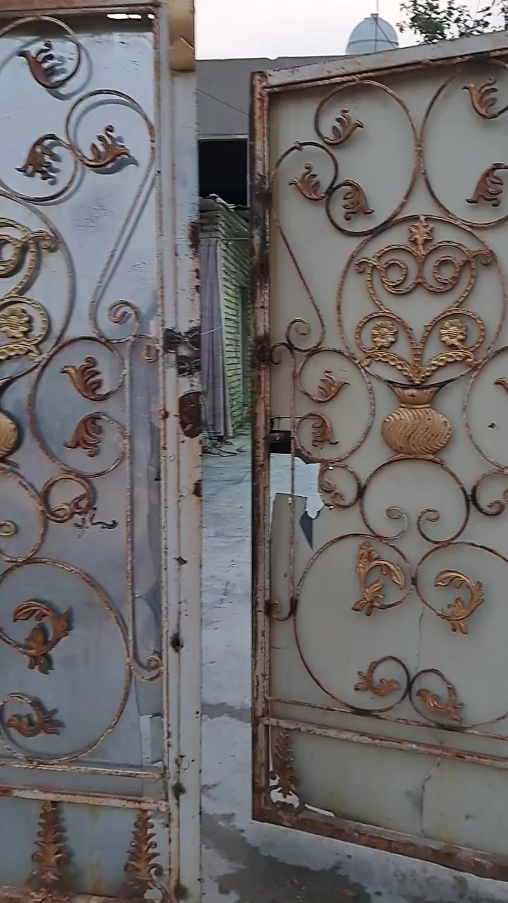 بيت للبيع – المشتل / مجمع فدك
عقار: بيت واقع حال
المساحة: أكثر من 200 متر
المواصفات:
بابين خروج
حوش كبير جداً مناسب يتحول قطعة أرض أو حديقة واسعة
استقبال واسعة جداً
مطبخ داخلي
غرفة نوم وحدة
صالة جلوس
حمّام
صحيات عدد 2
مطبخ حار خارجي
السعر: 35 قفل
للتواصل:
صاحب الدار: أبو كيان
واتساب أو اتصال: ***********
