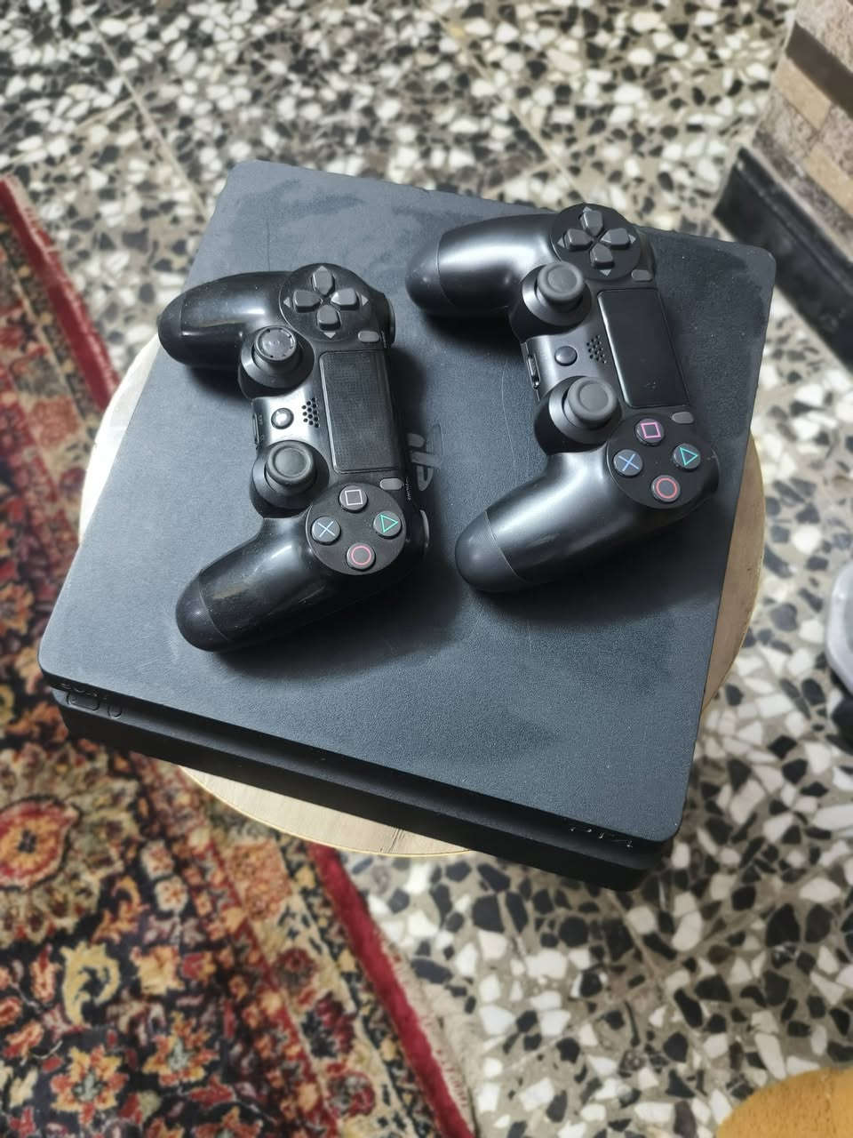 السلام عليكم بلي 4 سلم نضيف سعر 200 وبي مجال يداد2 شغلات *********** واتساب فقط
