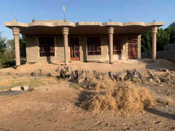 بيت للبيع  مساحة 250م مع 800م مساحه على مدار البيت للاستفسار 
***********
