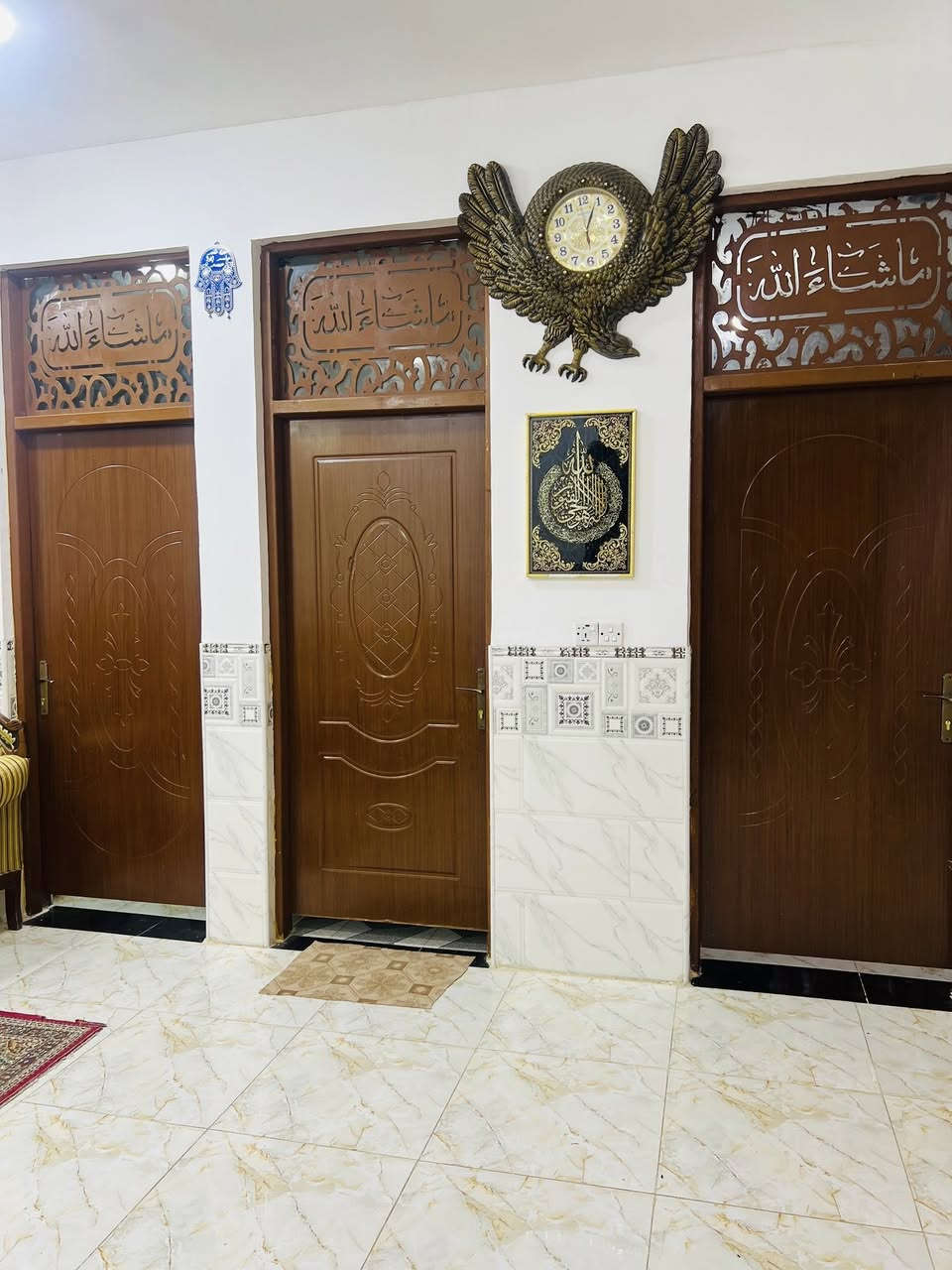 بسم الله الرحمن الرحيم
السلام عليكم بيت قاطين مساحه 170 متر طابو ملك صرف تحويل مباشر 

يحتوي على خمس غرف نوم حمامات داخليه وخارجيه 

صاله واستقبال 

العنوان السياحي منطقه الشاعوره 

السعر 80  مليون 

***********
