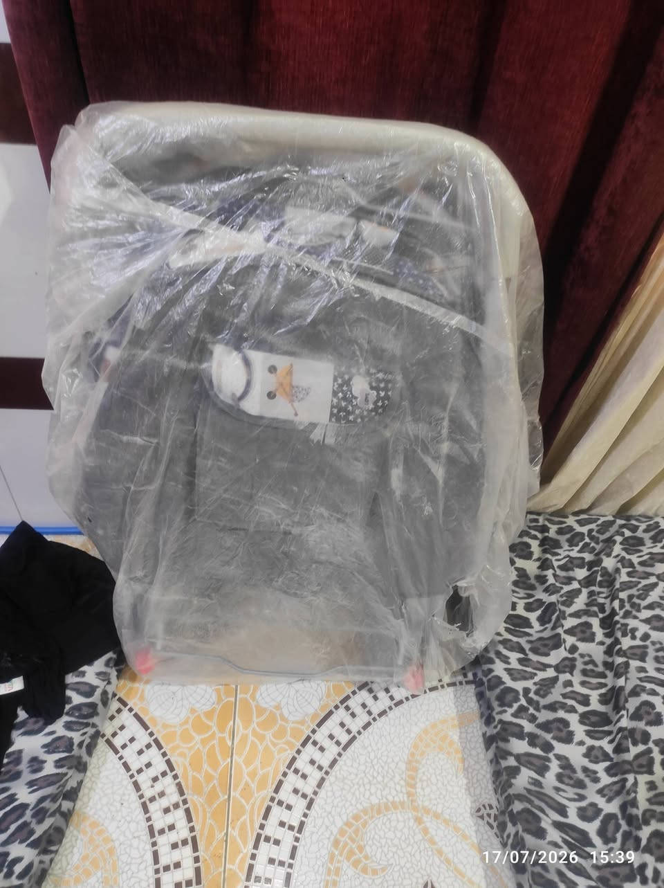عربانة طفل جديده مامستخدمه مكانه سوق الشيوخ السعر 50 وبيه مجال
م/***********
