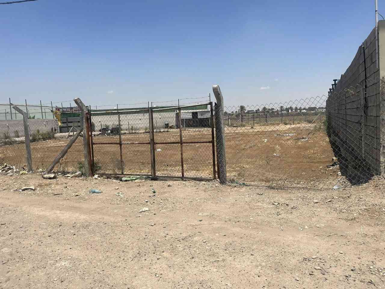 للبيع نص دونم سند زراعي 

المساحه ١٢٠٠ متر  عالتبليط 

الموقع - مدخل ٣ ركن 

السعر ب٥٥ مليون 

مع ملاحظه - لدينا كل العروض في المداخل  
( ٣٠٠ متر + ١٠٠٠ متر + ١٥٠٠ متر+ ٢٥٠٠ متر ) 
للاستفسار اتصل *********** _ ***********
