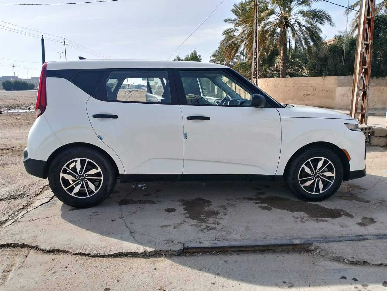السلام عليكم 
سيار كيا صول موديل 21 رقم بغداد باسم مكينه 2000 دوش گير عادي گير عادي سياره نظيفه بمعنى الكلمه جاهزه من كلشي مابيها نقص من كلشي صدر حداديه تايرات مكينه كير كله وضع الشركه السعر 120 وبيها مجال حگ الجيه *********** مكاني واسط الحي
