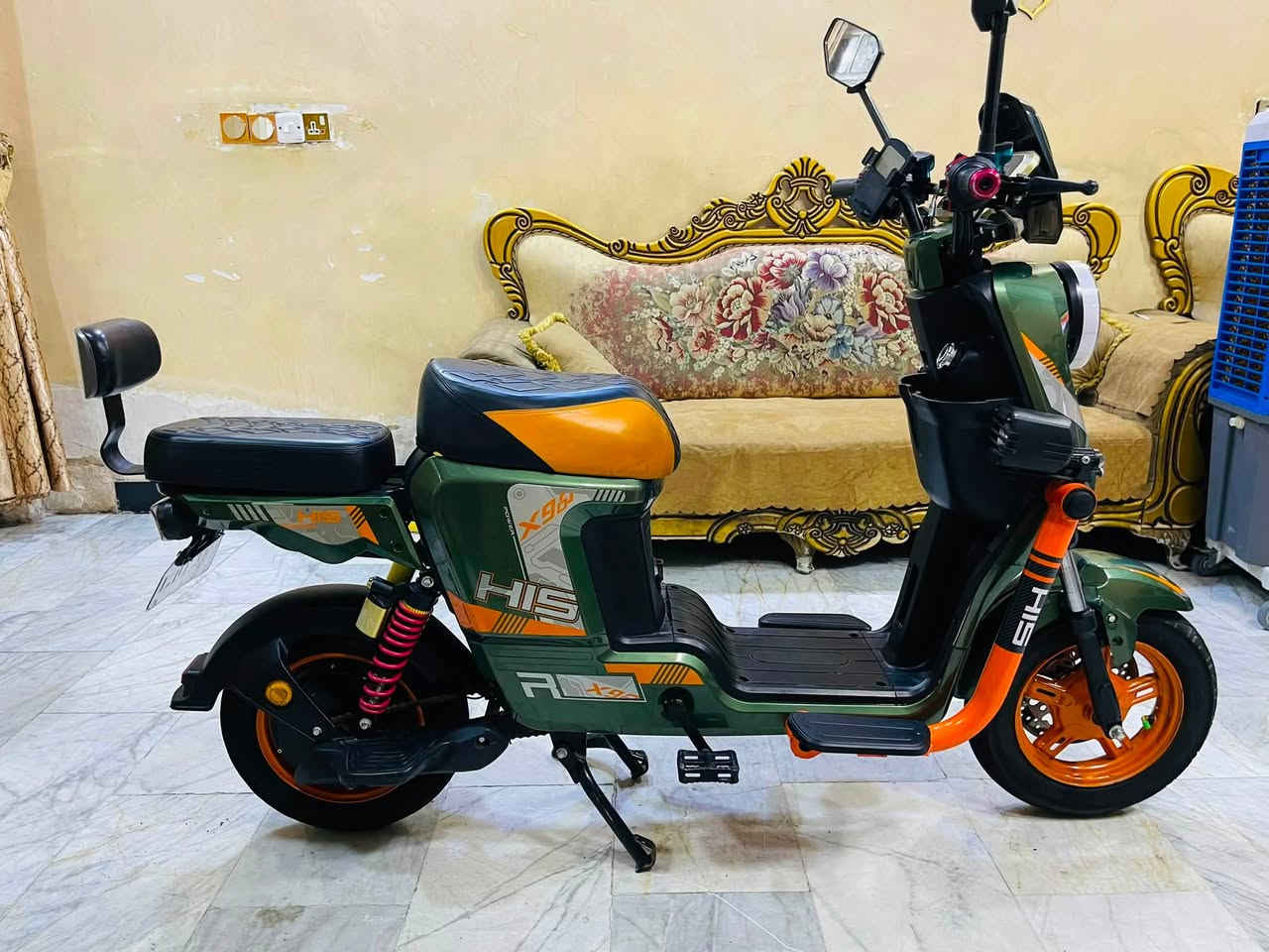 السلام عليكم 
دراجه X900 للبيع 
6 بطاريات 32 أمبير 72 فولت
ملف 2000W حقيقي 
تشغيل بصمه + سويچ
نضام R رجوع للخلف
لد امامي خلفي متغير 
دسك بريك امامي خلفي 
السعر : 480 وبيها مجال
المكان : بغداد الجديده 
للاستفسار: ***********
