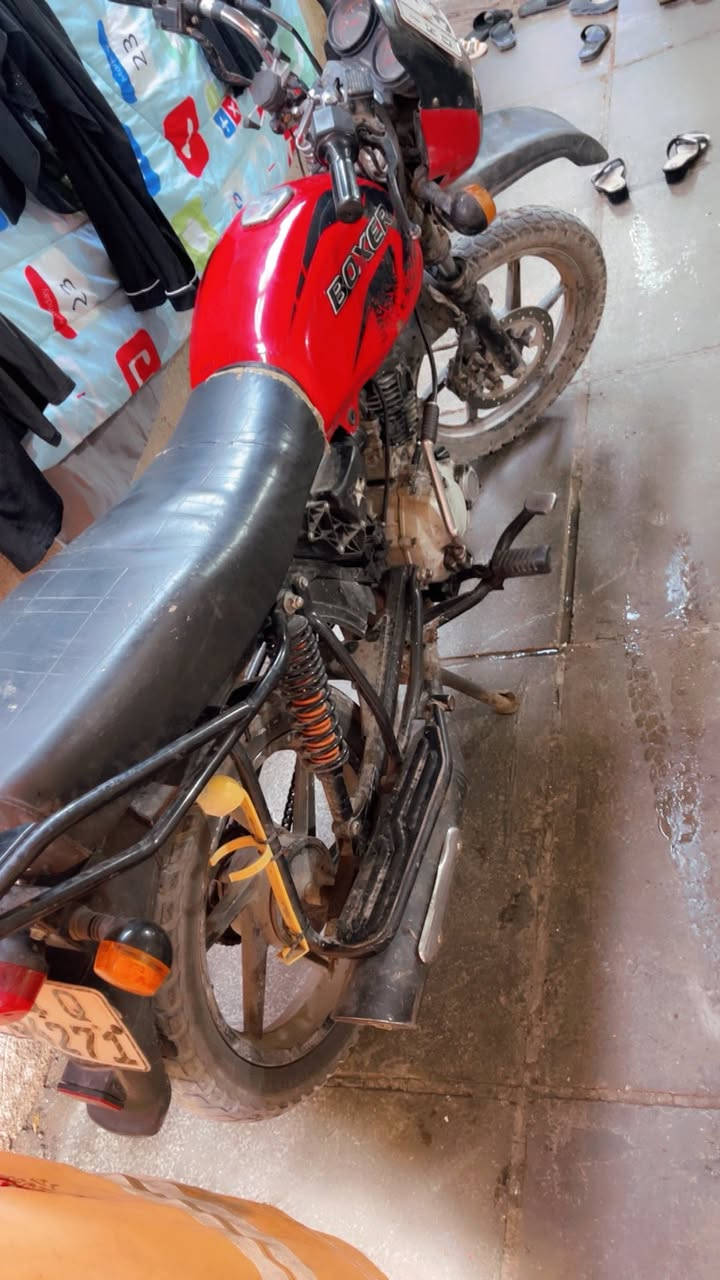 السلام عليكم دراجه بوكسر للبيع دراجه نضيفه قبل شكم يوم مجفت تجفيت شركه دراجه خير من الله هاملها لا غسل ولا اطلع بيها سعرها 1650 وبيها مجال قليل بسمي الدراجه تحويل ثاني يوم اتصال ***********عنواني بغداد بلديات
