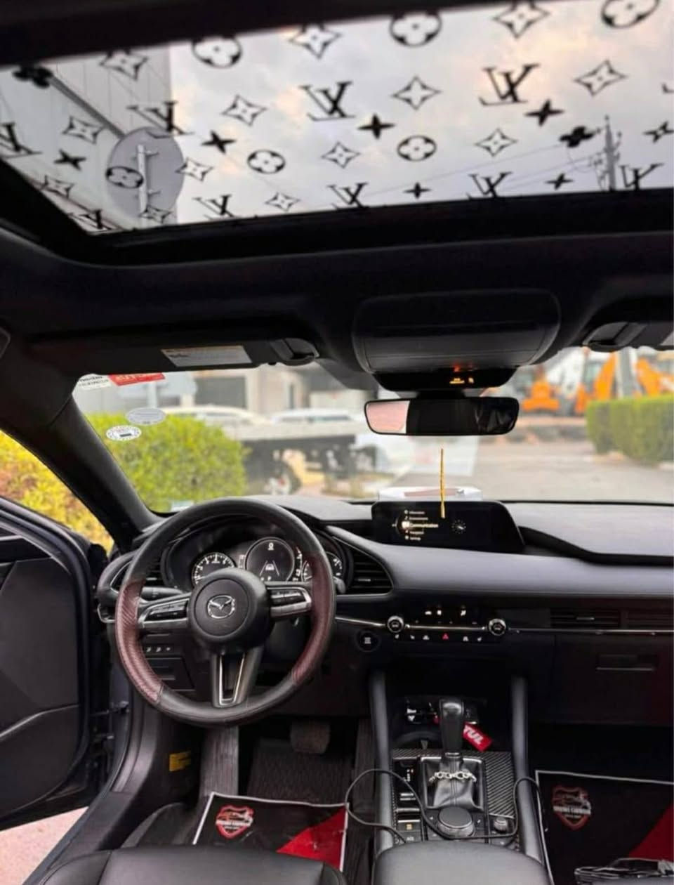 Mazda 3 2022 هاش باك
 للبيع او مراوسة 
لون اسمنتي مميز ✅
فول مواصفات 
سلايد ✅
بصمة ✅
كشنات جلد ✅
كشنات تدفئة
كشنات خزن
رادارات امامي خلفي جانبي ✅
كيج الكتروني ✅
بريك بصمة ✅
بعد بيها مواصفات
ماشية 48000km
بيها نص بونيد وجاملغ صبغ بدون دواخل
للاستفسار ***********
سعر 140 أربيل, العراق
