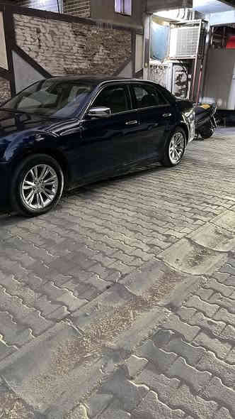 اوباما  c300 خليجي  لون اسود كذاب او حبري موديل 2012  ماشية 186 الف ميل فول مواصفات بانوراما شاشة كبيرة وضعيات قيادة رادار حساس خلفي امامي وباقي المواصفات معروفة  رقم اربيل هزة وسنوية ما ساقطة  مكينة 3600  داخل بيجي وصاج بدون ايرباك اخذتها بيهة قطع صبغ اثر طخطخات وألوان القطع مخربطة يعني بدون حادث  فصبغتها حزام جمالية  وعندي فديو  اثناء الصبغ .
السعر 160 بيهة مجال للشراي  للاستفسار الاتصال ع الرقم *********** بغداد
