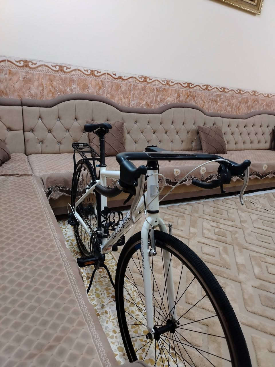 سلام عليكم
بايسكل لويس للبيع
كير 8
كير3
ستيرن الأصلي
صطابات اصلي بايسكل برغي ما ناقصة
السيبايا اصلي 
حجم 26
سعر 195 وبي مجال
***********
***********
