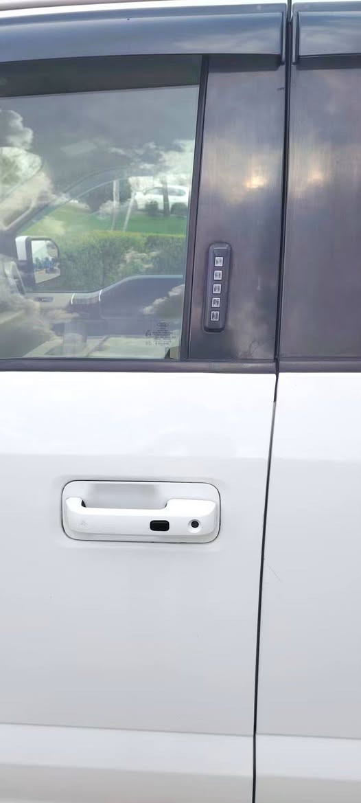 بسم الله سلام عليكم
فورد F-150 موديل:2018 (  انضف او ارخص بكل سوق)
مواصفات لاريات يعني فوول فول ماعدا بنورامه 
 عداد المسافه :58 الف 

بــاب طويل بدي قصير  المرغوب 
مواصفات بصمه تشغيل او بيبان بصمه البدي بصمه
شاشه كبير كامره 360دوار او حساس توقف ذاتي
امرايات شفط كارباي  او امرايات ظد فول او رادار جانب
او 4*4يعني دبل اكسل  ويل تاير بلادي شركه 
دواخل عسلي كشنات جلد بلادي جديد بدون اي شك
كشنات تدفيه تبريد
كشنات كارباي   او كشن خزن ميمَز
تححكم بريك بانزين
اوتو ستار ستوب
بريك بصمه
رادار امامي  
كير مكينه تبريد تدفيه صدر امامي خلفي شرط

محرك 8 اقوا مكينه حتا هوك عنده 

المواصفات   لايت الي ادي او دبل عدسات
بكلايت اليدي اشاير شفط   غطا بدي
تخم تاير  سياره جاهز مابي ربع مصرف
باب طويل بدي قصير المرغوب
دفع رباعي4x4
گير تعليك 
حساسات خلفية
اضواء محيطية للسيارة
كشنات جلد
كود قفل  بل باب 
شاشة  كامرا
شاشة معلوماات كبيرة
مثبت سرعة تحكمات استيرن
تحديد مسار ذكي
رادار امامي اوتو بريك 
رادار خلفي نقطة عمياء
اوتو بريك عند التوقف
اطفاء ذاتي عن التوقف
سياره فقط جاملغ شوي من بنيت 
رقم سنوية هزه فحص كل جدد بسمي ثاني يوم حول

العنوان : اربيل 

سعر   $  197 ورقة قفل😱😱😱😱💥💥💥 

*********** 
واتس اب موجود احترامي للكل أربيل, العراق
