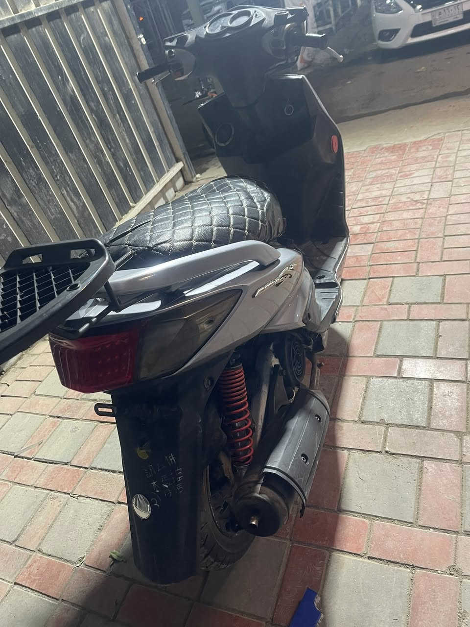 سكنز فحل
دراجه مكينه خرسه 
شلعه معدل 
دبلات كهربائيات كله كامل 
فقط بريكها مو قوي 
سعرها 650 
أوراق كامله 
مكان بلديات 
***********
