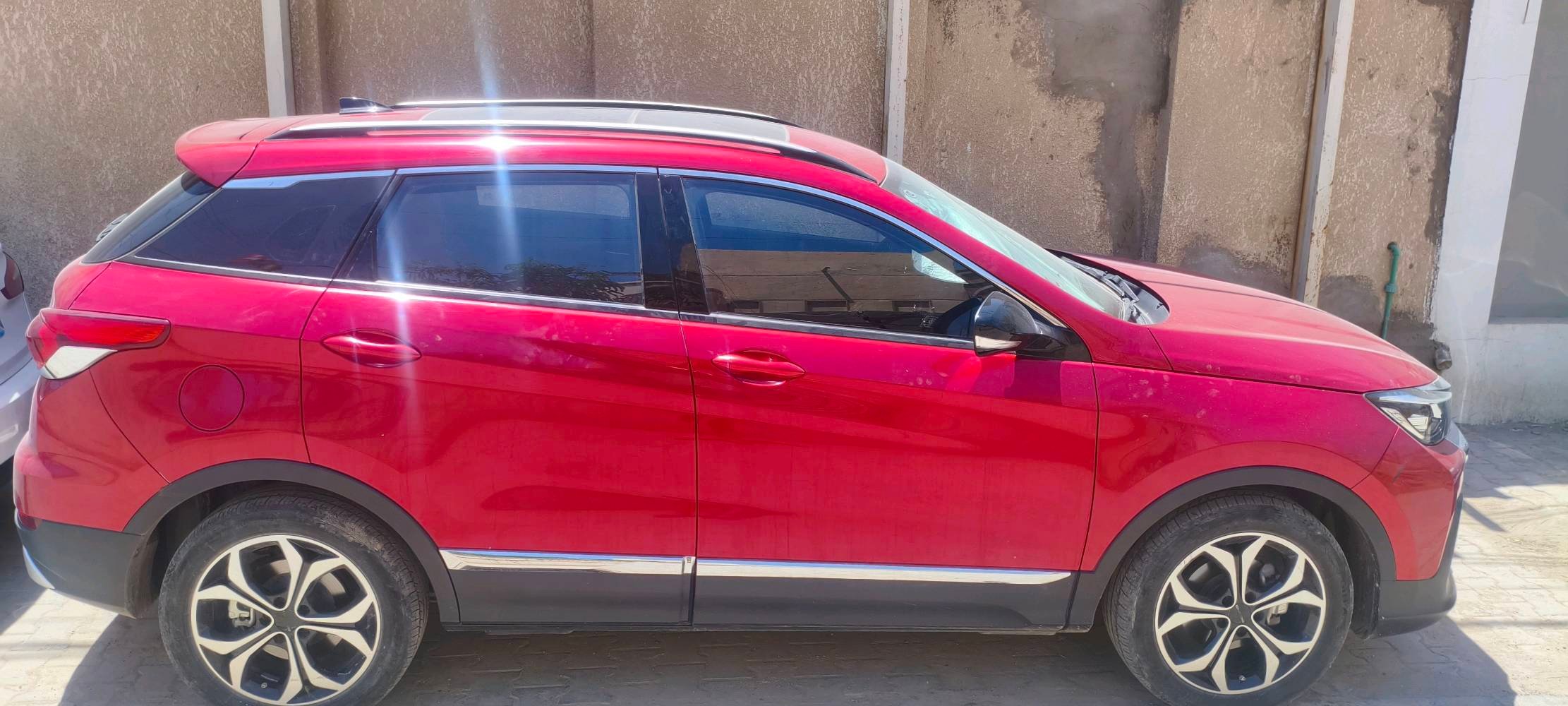 بايك X55 (BAIC) صيني محرك وكير ماستبوشي يباني موديل 2024 
اللون: أحمر مميز 🔴 

الممشى: 38,000 كم فقط.

المواصفات: سقف بانوراما، تشغيل ودخول بصمة ، مشموله بالضمان ، ماخذها زيرو من مصرف ، كامرة خلفية و حساسات 
، السيارة تيربو 210 ، ما نازل السبير ، مغلف اربع جام  غلاف حراري 70% مثبت سرعة ، 
السعر: 22 مليون و500 ألف دينار.
و البيع وكالة عامة 

المكان: النجف الأشرف / الكوفة.

📞 ***********
اكو واساب