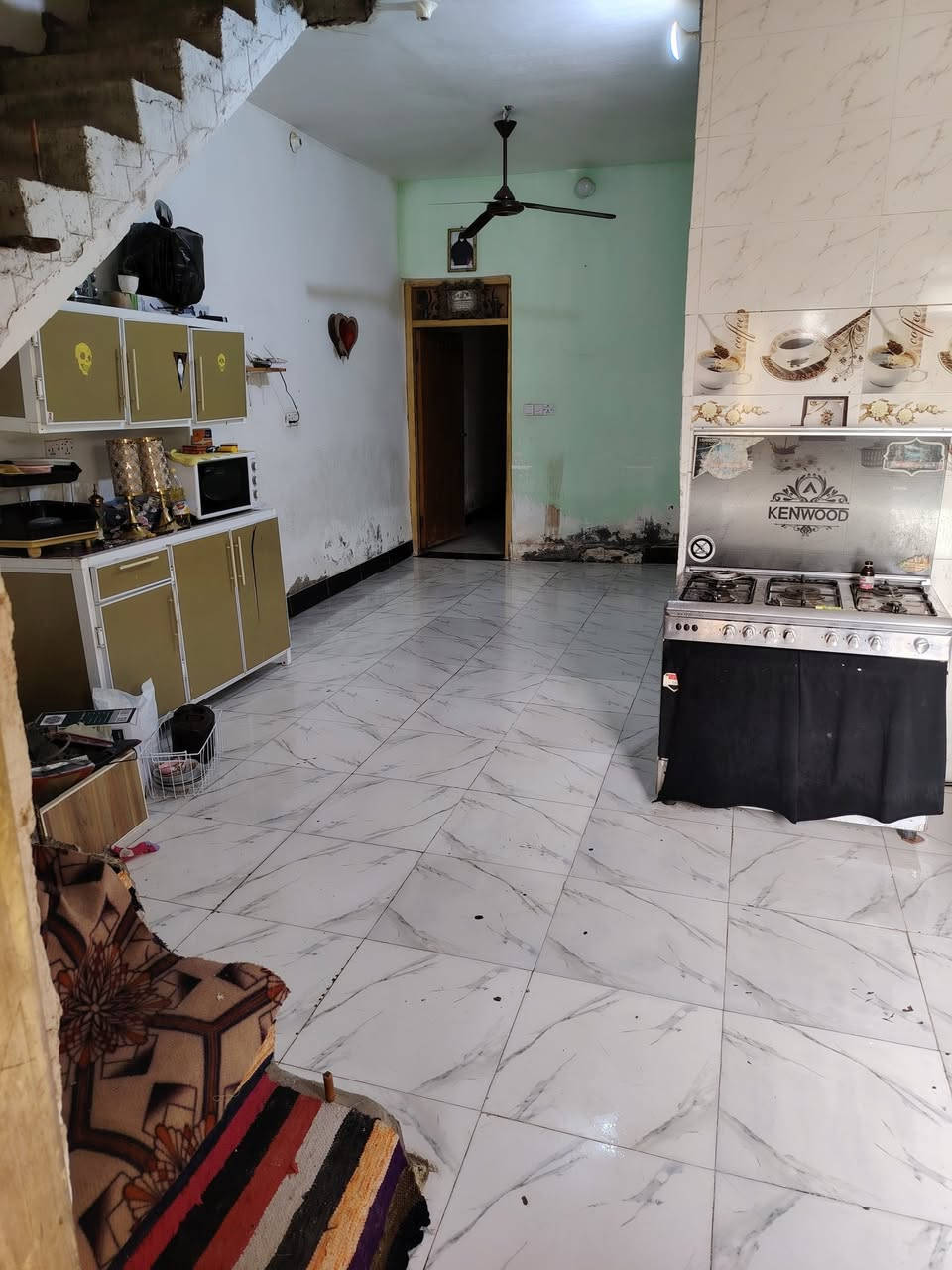 بيت زراعي  مساحته ١٠٠متر للبيع حي الحكيم قرب الجرحه والتفاصيل ع الخاص ***********
