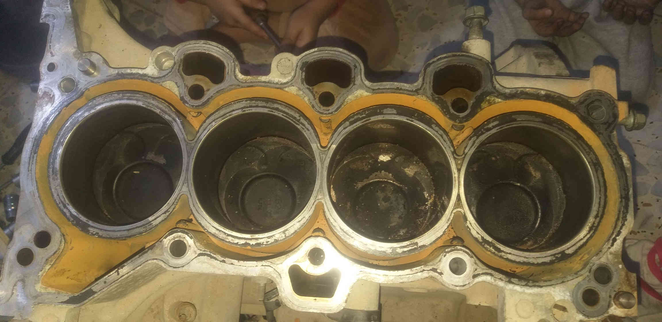 السلام عليكم مكينةCDiحجم  ١٨٠٠ فقط بستم مكسور موضح بالصوره بدون حاشيه تحتاج رنكات فقط بغداد الغزالية موبايل ***********.***********سعر ٣٠٠
