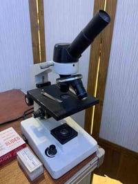 للبيع مجهر عدسة واحدة وواتر باث صغير اثنينهم ١٧٥ الف  بغداد الحرية   ٠...