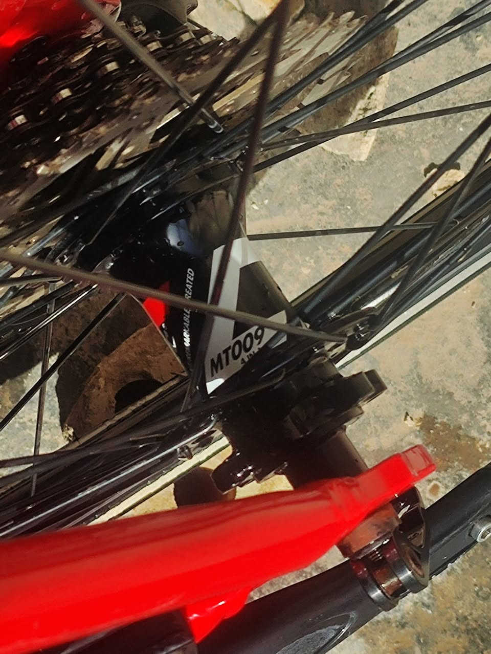 السلام عليكم بايسكل امريكي مختوم UNIVEGA 🇺🇸🇺🇸
اسم الموديل MAXIMA FITNESS1.0
الحالة : جديد غير مستخدم 
الحجم 28 
الفئه : دراجة الطريق (الهجين) c700
المعدن ؛ المنيوم 
نوع الاطارات KENDA
عدد السرعات 2 امامي / 8 خلفي 
نوع السستم microSHIFT 🦾🦾🦾
نوع البريكات PROMAX
وياله 622 طبقتين المنيوم 
للبيع فقط السعر (250) بي مجال بسيط 
'
'
***********
