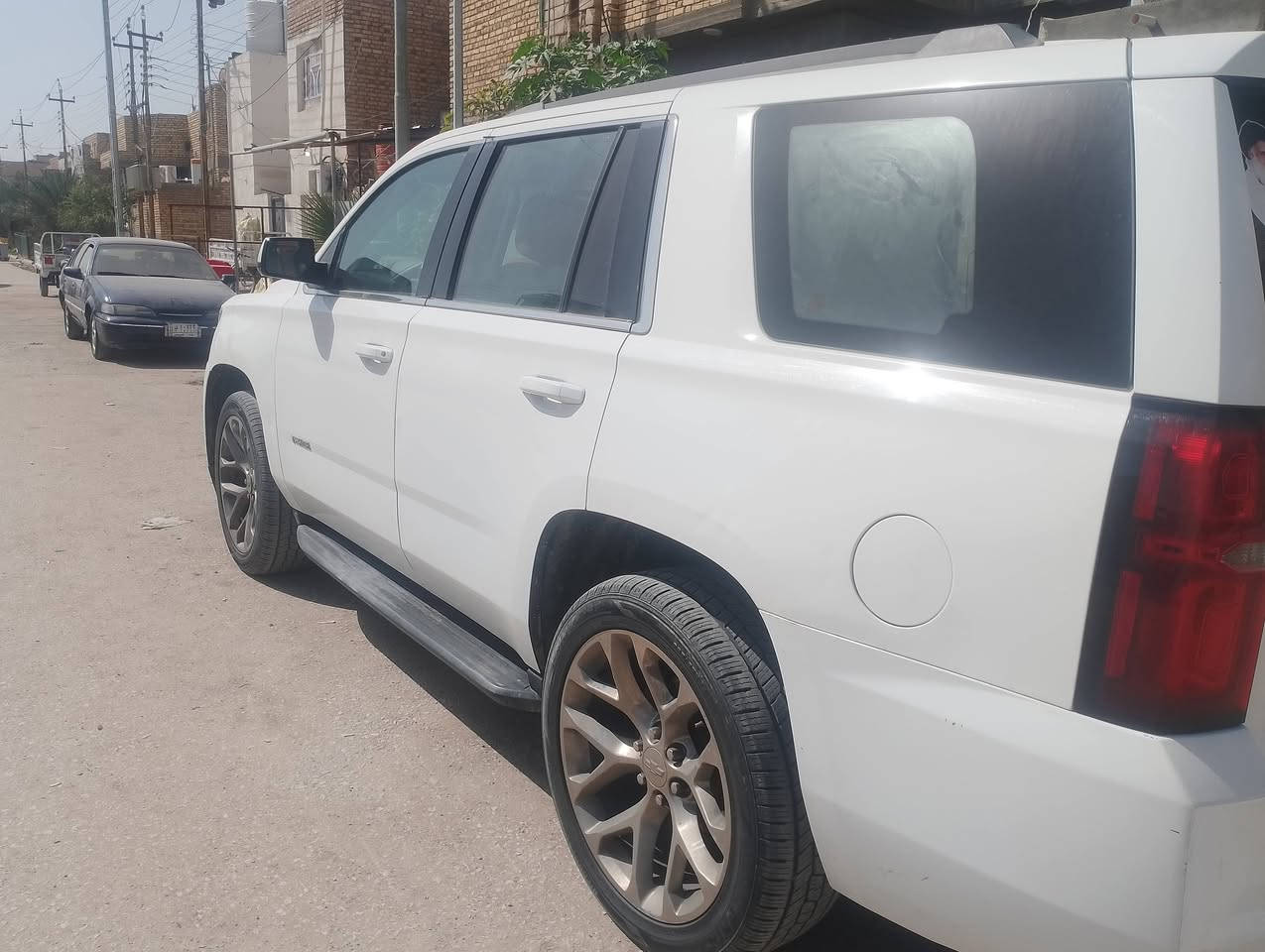 تاهو ابيض اللون نظيفه 2017 اصل حاوية بدون كص ولا فتح مكينة   متومة نكليزي طبق الاصل مع رقم اتعهد من الكص والسرقة والعشائر  العنوان الناصريه   سعر 150 بيهة مجال كلش قليل *********** او مرواس بصولي جارجر او اوباما
