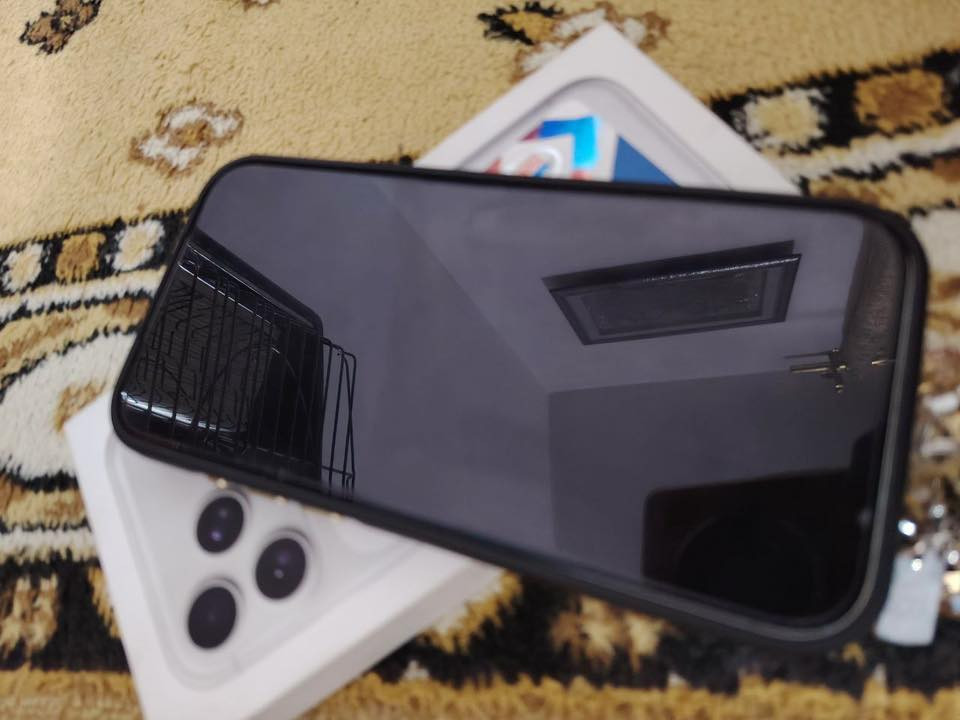 صار شهر مفتوح جديد ذاكره 256 eism شريحه الكترونيه استخدام بالبيت فقط كامل لاصق حمايه ولاصق عدسات جديده وكفرات شركه اصليه 1850 قفل بدون عمله 
***********
