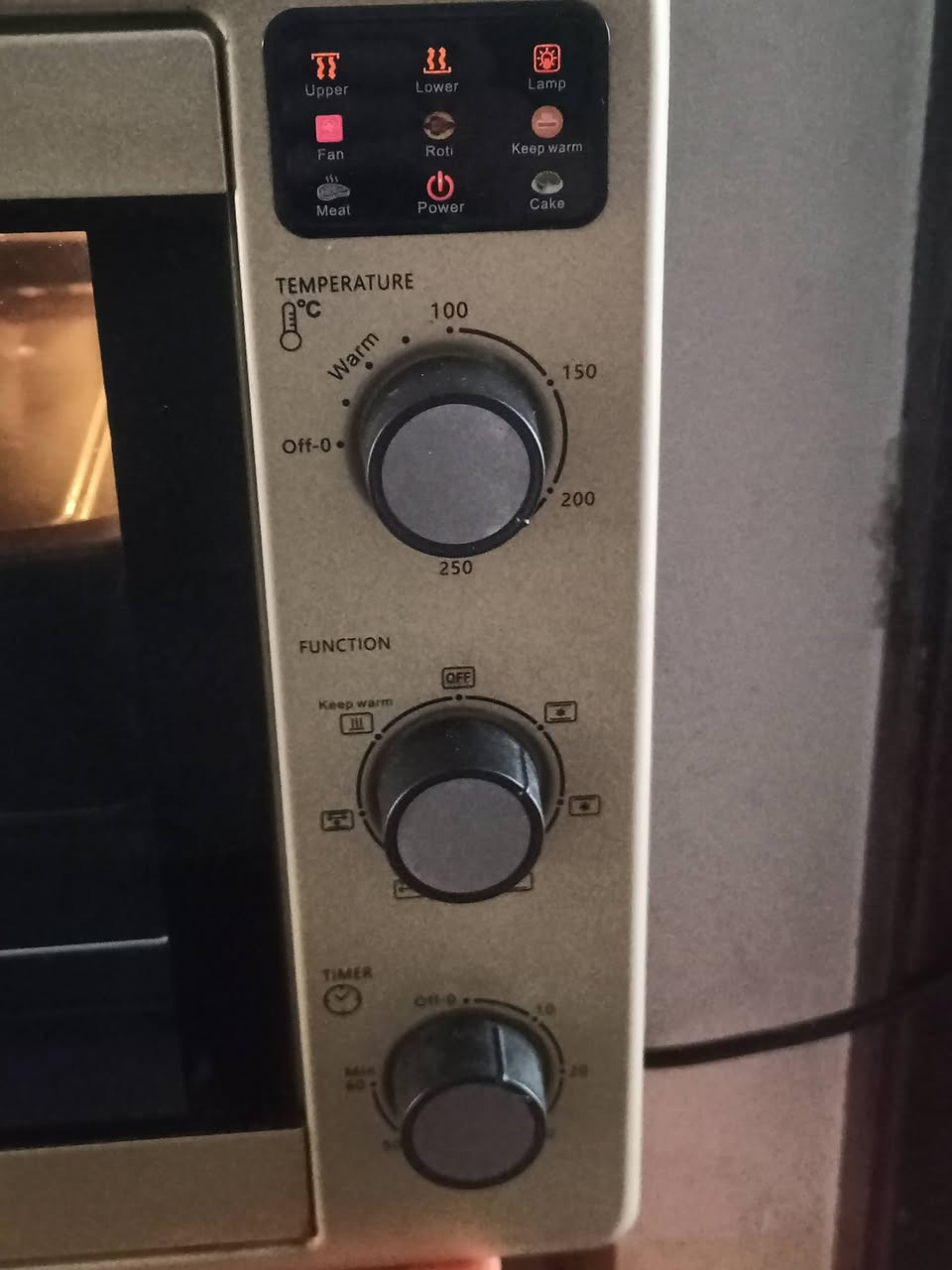 سلام عليكم اوفن حجم 70لتر بعد جديد استعمال قليل شاشه بي السعر 50 حرارة عالية الجودة  ***********
