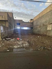 قطعة ارض للبيع حي الاعلام شارع جامع الحميد قرب مجمع الرحاب شارع عرض 15...