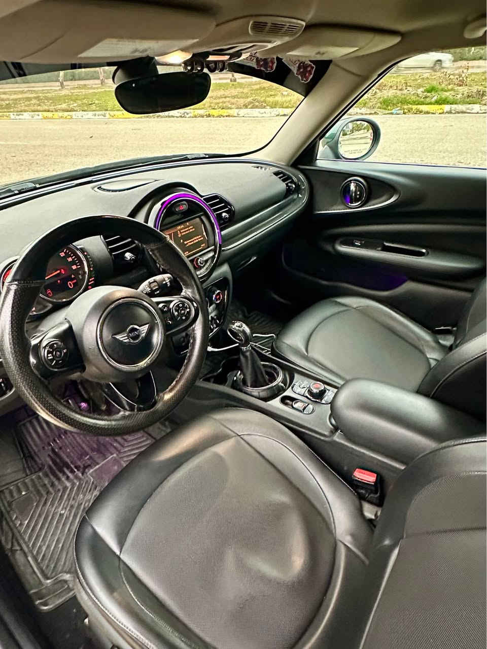 Mini cooper 2017 
Club man 1.6 twin pawer turbo 
داخل جلد 
شاشه جبيره 
اناره الوان شركة للدواخل 
اوتو ستوب
لايتات نشره + ليد + عدسه شريكه
فول فول بس بدون بانوراما 
صبخ : بس بوليند صبخ بدون دواخل بدون ايرباك 
سياره بدون دينار مصرف جاهزه 
ب اسمي تحويل وكاله شرط 
تايرات جديد 
ادامه كامل جديد 
رقم واتساب موجود ***********
سعر مناسب كلش !!!!!!!
البيع او مراوس حسب قناعه بس ب رقم شيمالي 
مراوس ب جالنجر جارجر موستنك كمارو دهوك, العراق
