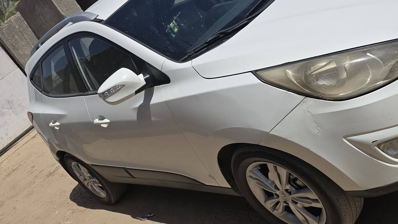 توسان ١١ خليجي مكينه ٢٤٠٠ تبريد حداديه تخم تاير مكينه كير كله مكفول بيهه بنيد مصبوغ وباب السايق بارد فقط المكان كوفه جسر ام عباسيات السعر ١١٥ لاتصال  ***********
