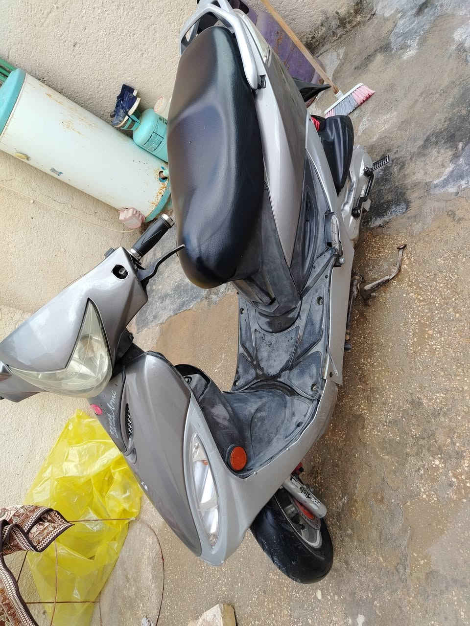 السلام عليكم دراجة كامكو جي فور مال حاوية مكفولة كفالة عامة من طول لطول كلشي بية شغال اي نقص مابية سعر 500 وبية مجال لشراي يتصل مكاني نجف ***********
