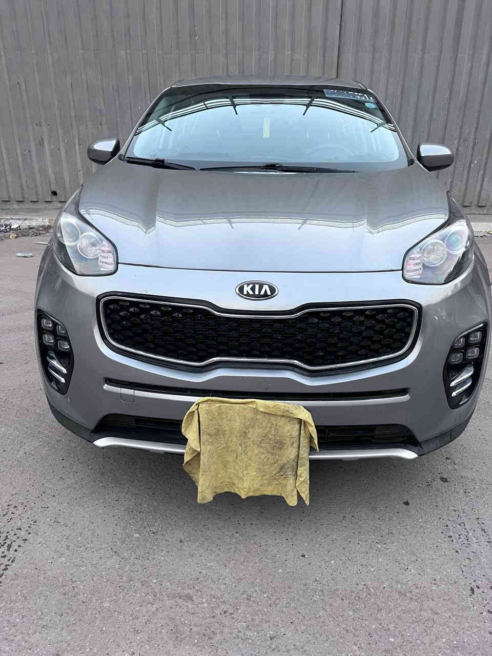 كيا سبيورتج موديل 2021
رقم اربيل باسمي
السياره حادثها دعاميه فقط بدووون قطرة صبغ بدون ايرباك 
مواصفاتها
محرك 2400
فور ويل
تحكم ستيرن جهتين
شاشة كبيره 
3 انظمة قيادة 
نظام نزول منحدرات
دفلوك خلفي
كاميرا تفاعليه
نظام تحديد مسار
حساسات اماميه خلفيه
السيارة ماشيه 8000 يعني زيرو حتى الكتلوكات مال شركة بيها 
حتى دهن الشركة بعده بيها
السعر 200 $ دفترين وبيها مجال
***********
