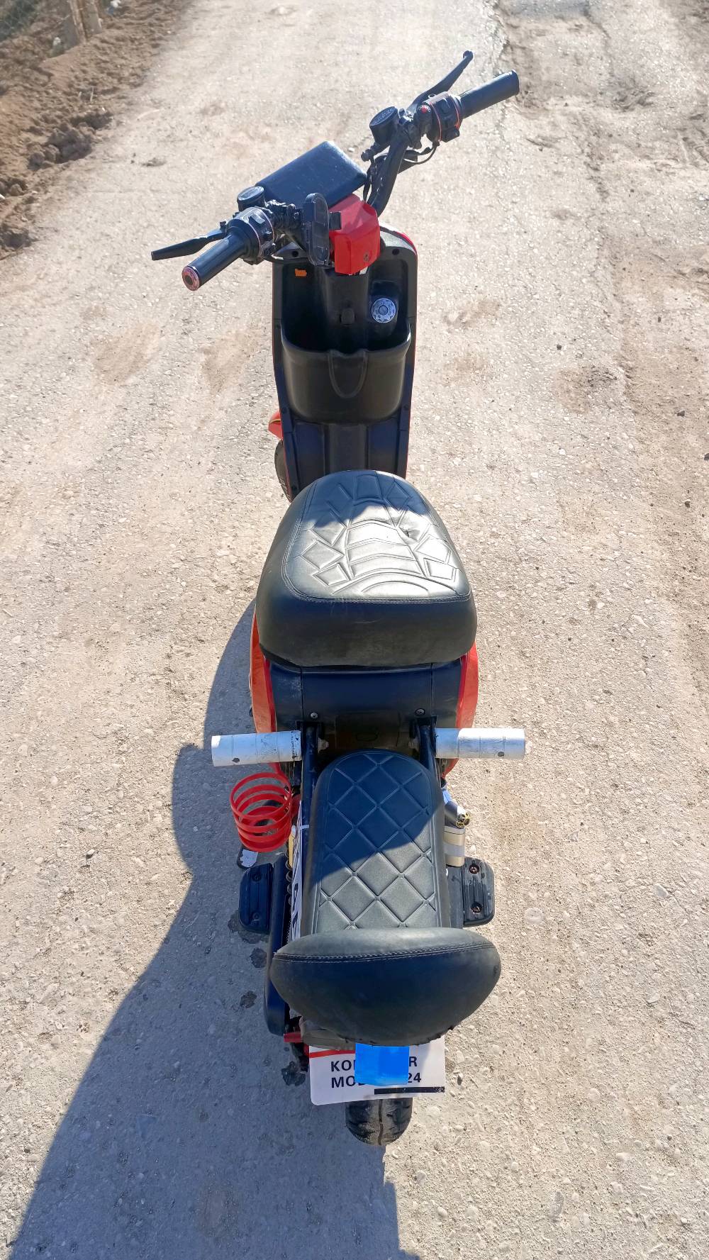 السلام عليكم دراجه شحن R9للبـيع نظيفه بيهه اكبربطاريات بلسوگ+سكليتر جديد+تايرخلفي جديد الدراجه كامله من شاحنه و سله وتچوه سوده +امرايات نقصهه بس مدگر وره فقط والسعر (400) عنوان بصره الزريجي النزله البرازيليه الرقم *********** بي واتساب