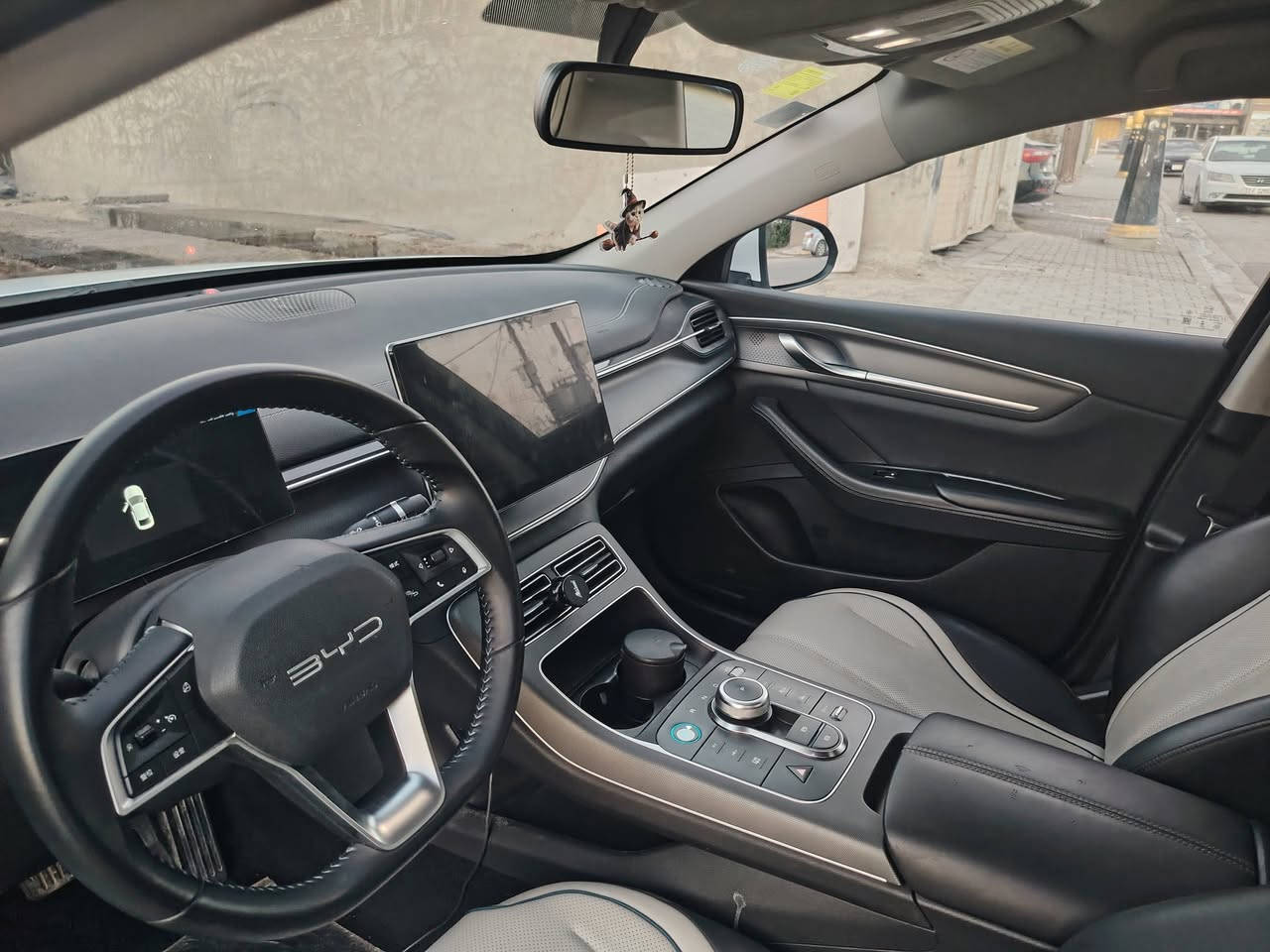 السلام عليكم BYD دستروير للبيع ٢٠٢٥ 
سياره ماشيه ٥٠ الف 
السياره بيها بارد بالبنيد مكفوله من الصبغ
السياره بسمي جاهزة على وضع الشركه
السعر ١٨٧٠٠  وبيها مجال
مكان السيارة ابوغريب 
*********** واتساب
***********
