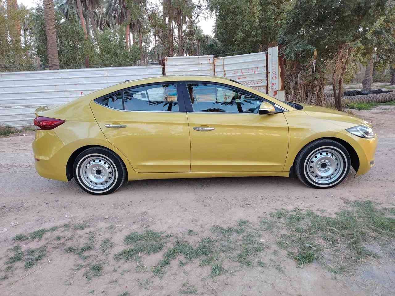 يا الله السلام عليكم الانترا خليجي موديل 18 بيه الباب خلف سائق مبدل وشويه من هلال مال جامل خلفي سياره خير من الله كير محرك كفاله مكينه 2000 دوش ترايك وين ما يعجبك سعر 125 و بيه مجال الاستفسار ***********
