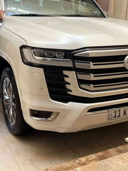 السلام عليكم 
للبيع لاندكروز 2023 vxr  
تون تيربو داخل احمر ثلاثه شاشات 
داتا شو كبير 
فول مواصفات واحد علئ واحد
السياره مكفوله كفاله عامه  
السياره بحاله الوكاله 
ماشيه 26حقيقي 
مغلفه ppf
رقم بغداد بإسمي
تبريد كشنات امامي خلفي 
كشنات كهرباء  
 السعر 825وبيها مجال حك الجيه
العنوان بغداد حي اور 
***********
