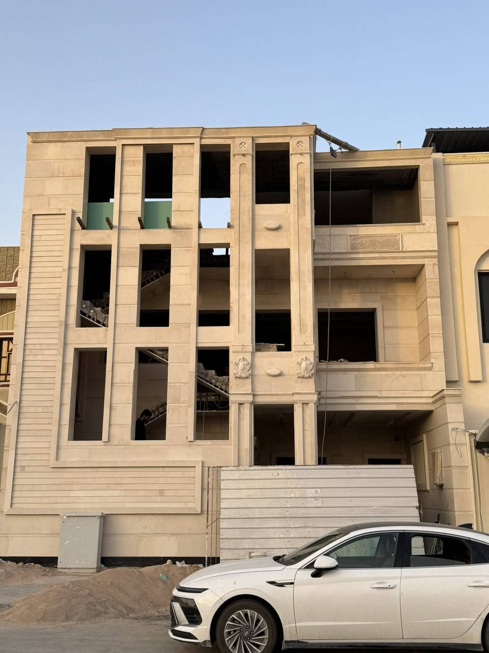 كادر ايراني متخصص بعمل واجهات المرمر درجه اوله بسعر مناسب موقع العمل البصره للاستفسار ***********
