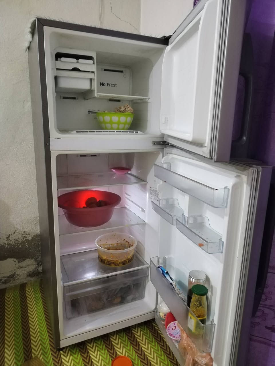 السلام عليكم ثلاجة سامسونك نضيفه جدا وغساله استعمال شهرين فقط جديده للبيع للاتصال *********** المكان المدائن
