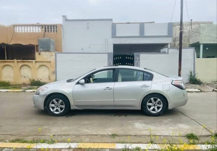 سلام عليكم
نيسان اليتما موديل 2008
السعر 73 وبيها مجال 
***********
