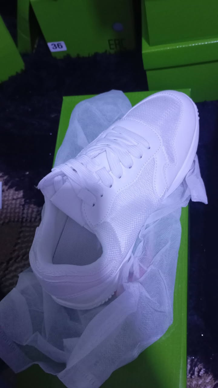 احذياء رجالي نسائي  
افحص يم المندوب قبل ما تستلم الطلب
حذاء 10الف 
توصيل داخل كركوك فقط 
واتساب *********** 
يتوفركل القياسات
